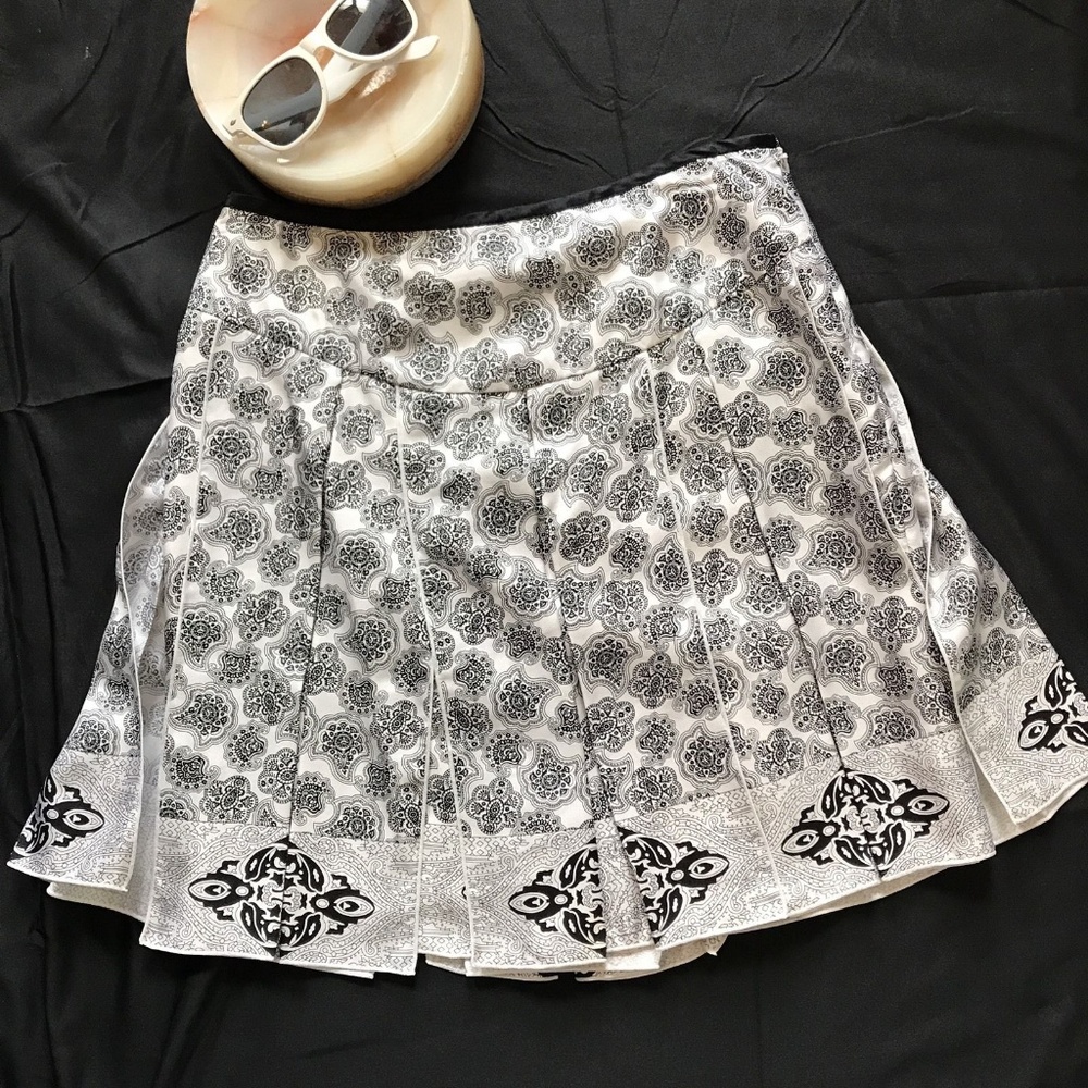 NEW White House Black Market SILK pleated skirt SZ 8 - Picture 4 of 9